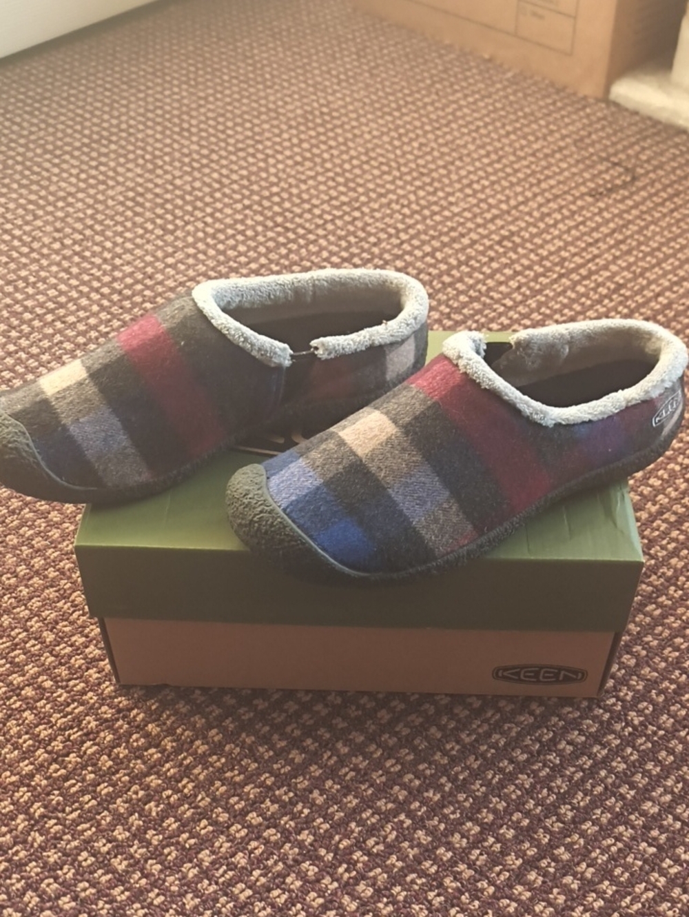 Keen Women's Plaid Slip-On Slippers - Multi-Color plaid, Sz 9 NWT - Picture 3 of 10